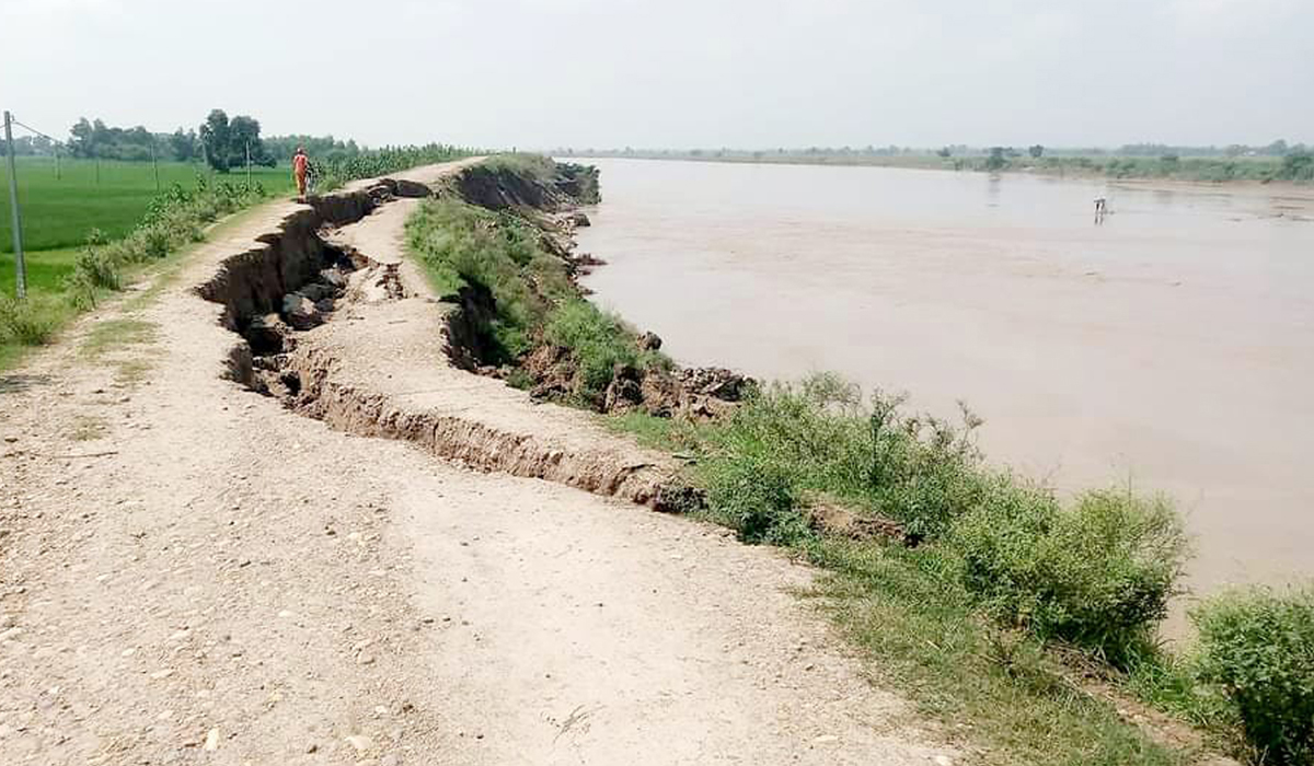 राप्ती तटीय क्षेत्रका बासिन्दा सधैँ बाढीको त्रासमा